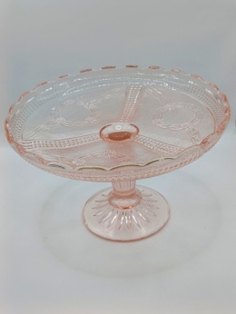 Patera na nodze Ząbkowice nr 2239 – rozalinowe szkło z okresu PRL