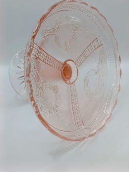 Patera na nodze Ząbkowice nr 2239 – rozalinowe szkło z okresu PRL