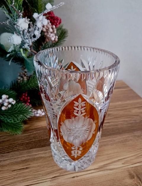 Wazon kryształowy z Huty Julia – bursztynowy