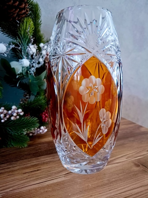 Wazon kryształowy z Huty Julia – bursztynowy