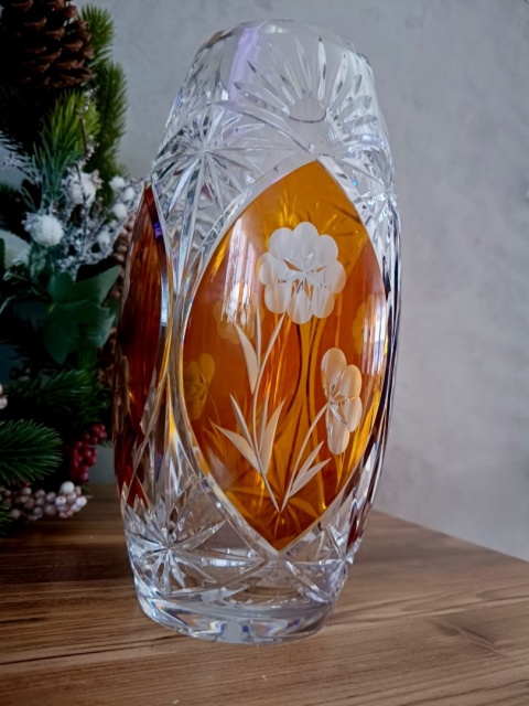 Wazon kryształowy z Huty Julia – bursztynowy