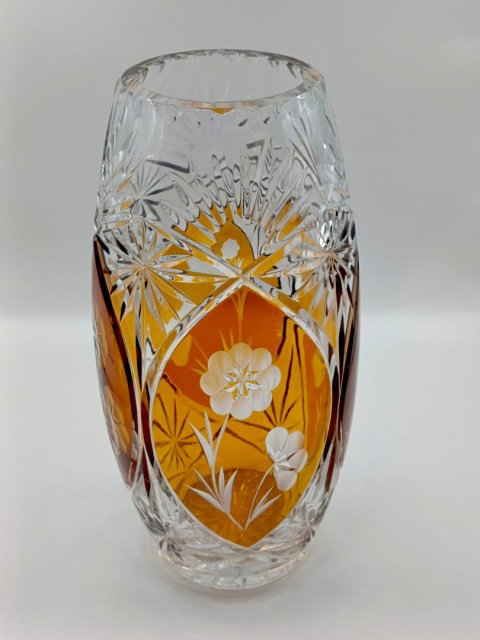 Wazon kryształowy z Huty Julia – bursztynowy