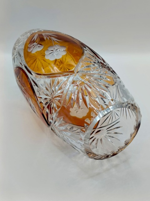 Wazon kryształowy z Huty Julia – bursztynowy
