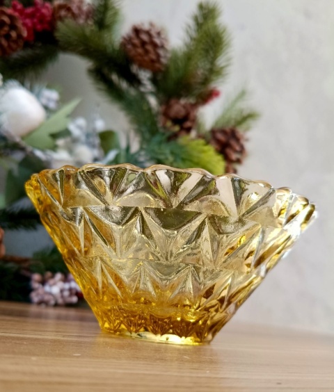 Zestaw miodowych miseczek PRL – szkło prasowane